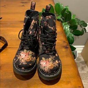 DR MARTENS FLORAL BOOTS